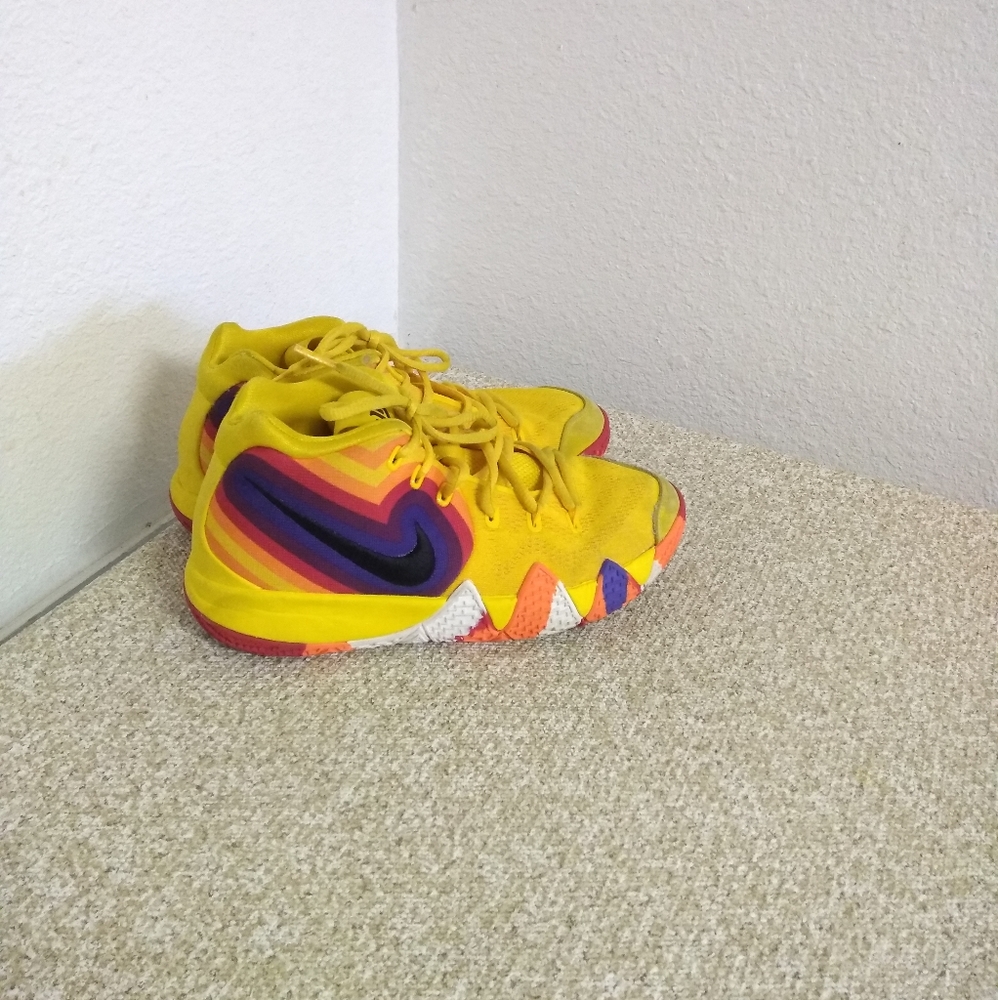 Nike Kyrie Yellow Multicolored Sneakers